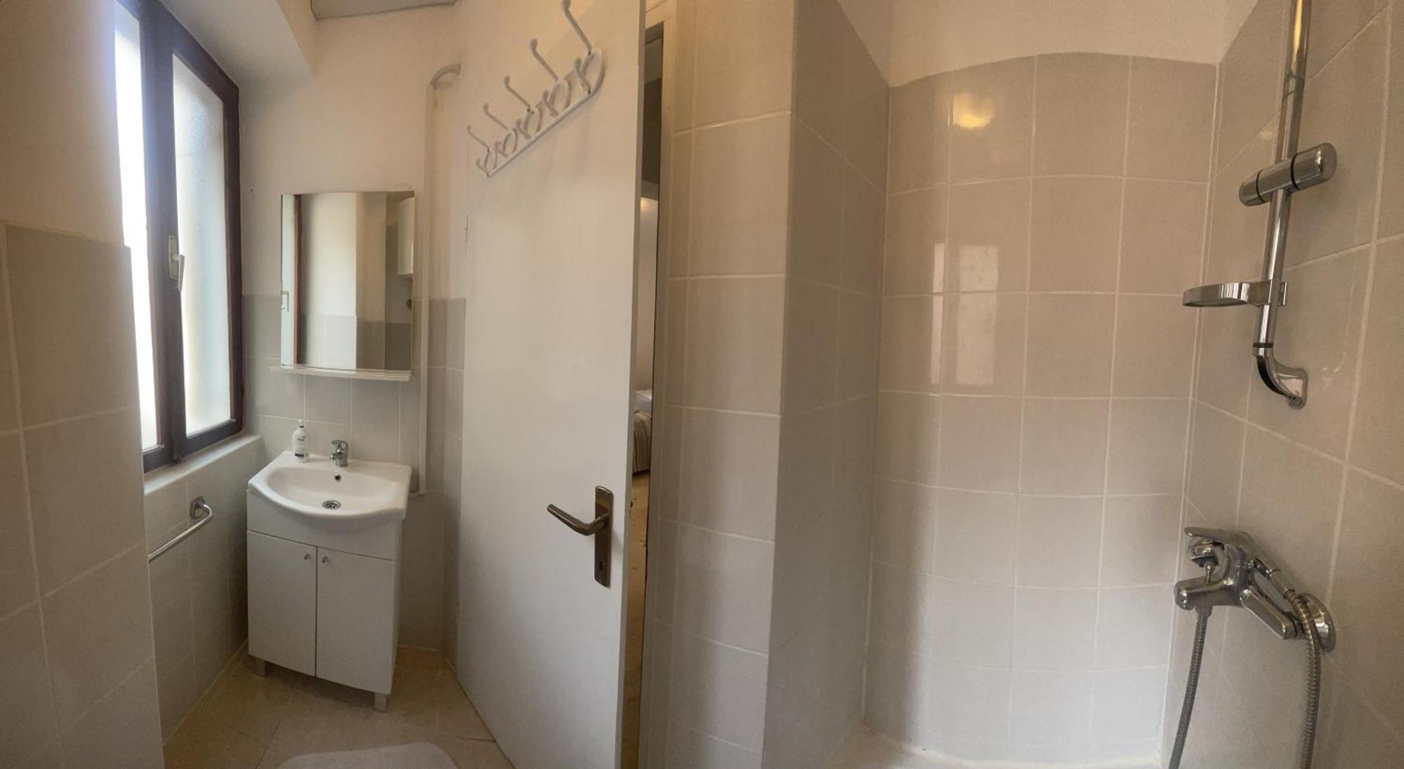 Boutique House Djak Ровин Екстериор снимка